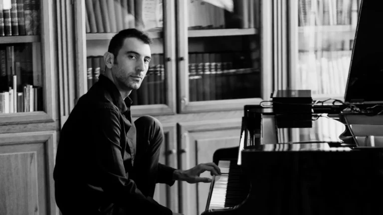 Andrea Vanzo Dubai 2026: Cinematic Modern Classical Live at Mall of the Emirates